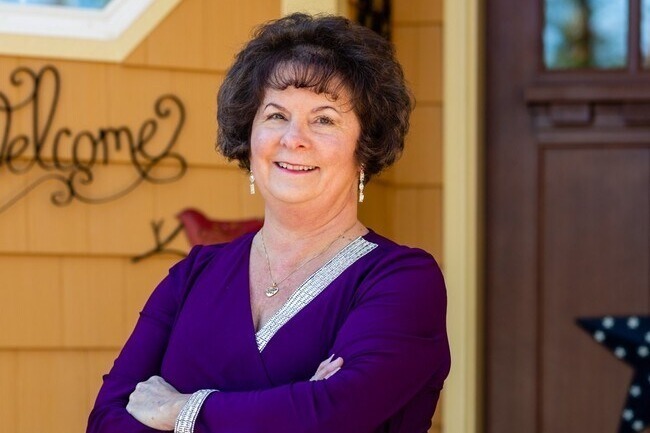 debbie-hughes (1)-1